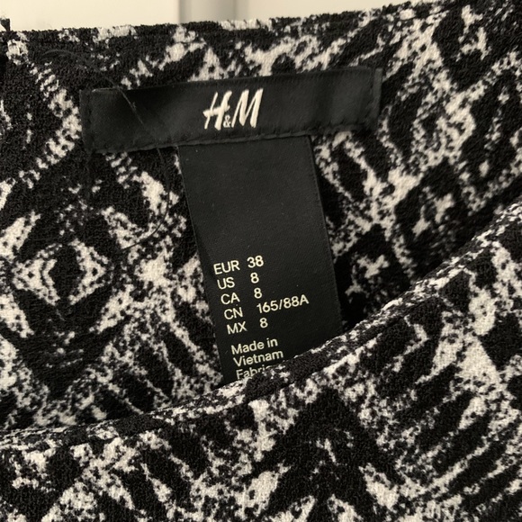 H&M fitted cap sleeve dress. - Picture 5 of 5